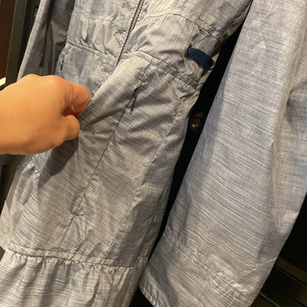 Athleta City Chic lightweight rain Jacket - Picture 4 of 16